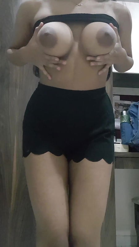 boobs and ass showing girl