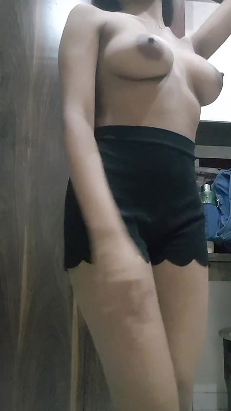 boobs and ass showing girl