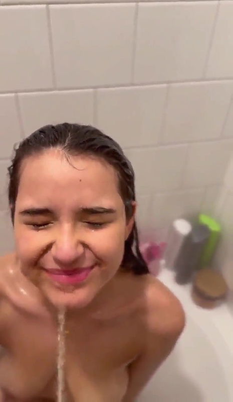 cute girl bath her lover piss on her face