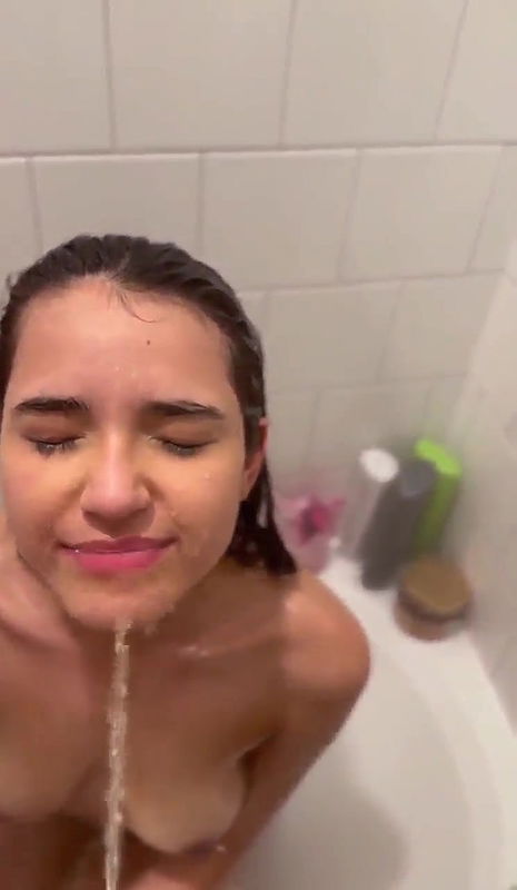 cute girl bath her lover piss on her face