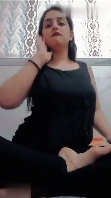 honey girl pussy rubbing