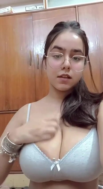hot girl big boobs showing