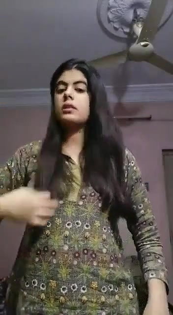 blouse kholke boob dikhayi