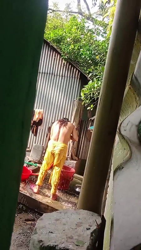 Neighbour Bhabhi Bathing Captured Secretly