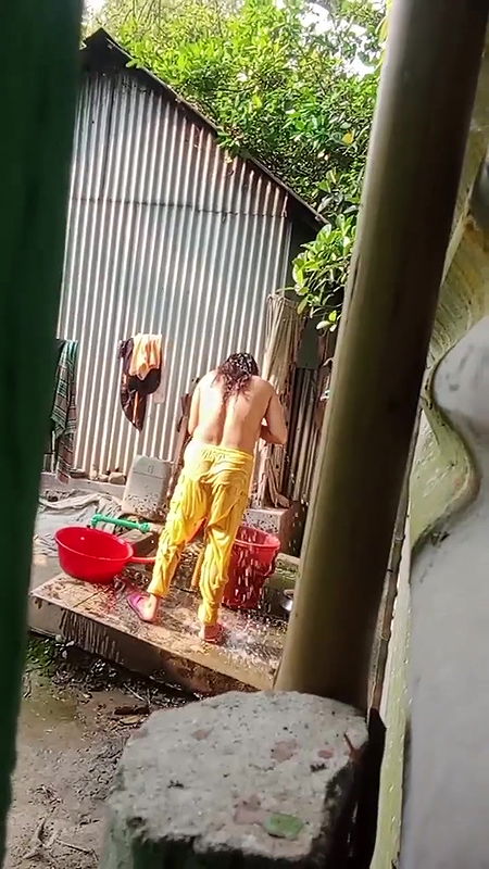 Neighbour Bhabhi Bathing Captured Secretly