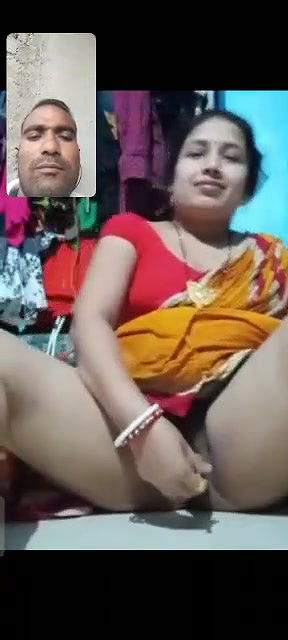saree uthake chut mein dildo dali