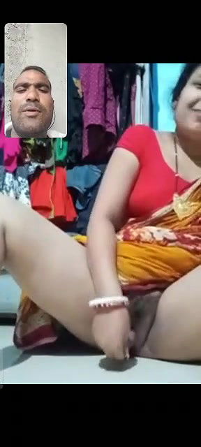 saree uthake chut mein dildo dali