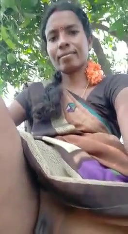 khule emin saree uthake chut dikahyi