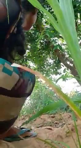 khule emin saree uthake chut dikahyi