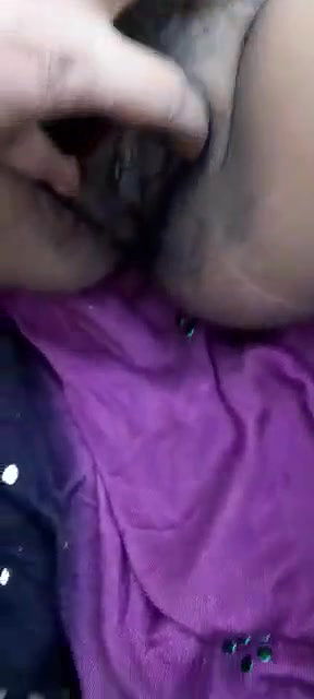 ladki ki chut ki video banayi khule mein