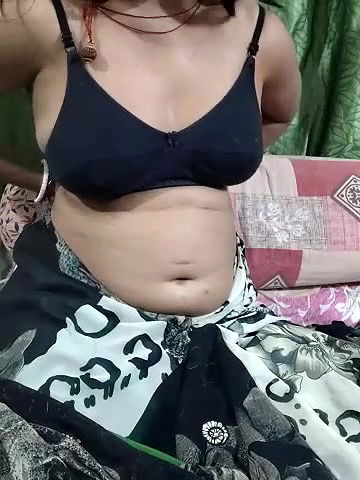 Aunty Showing her Ass