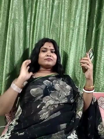 Aunty Showing her Ass