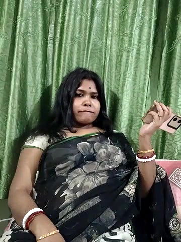 Aunty Showing her Ass