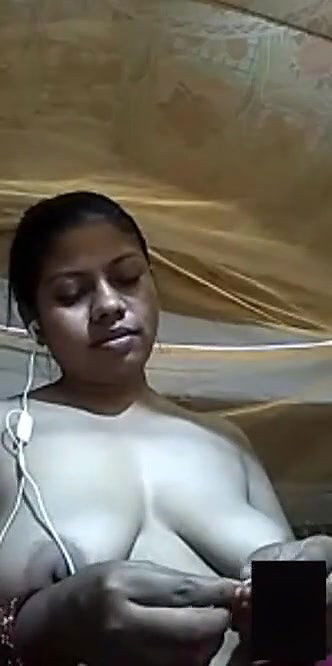 Dehati sexy boob show selfie MMS video