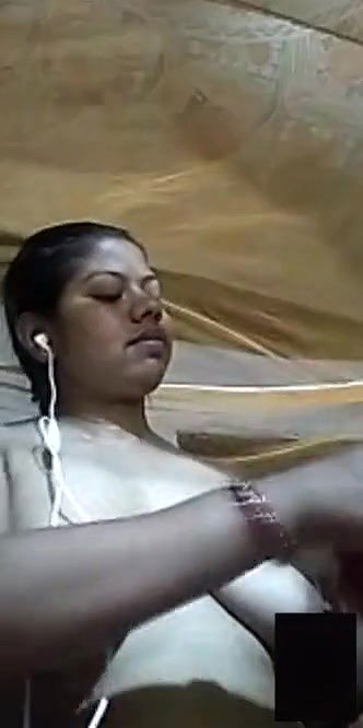 Dehati sexy boob show selfie MMS video