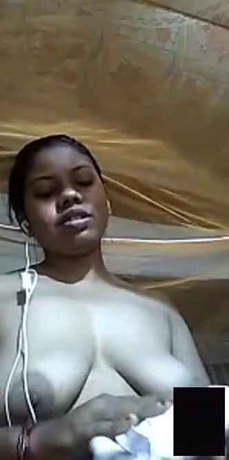 Dehati sexy boob show selfie MMS video