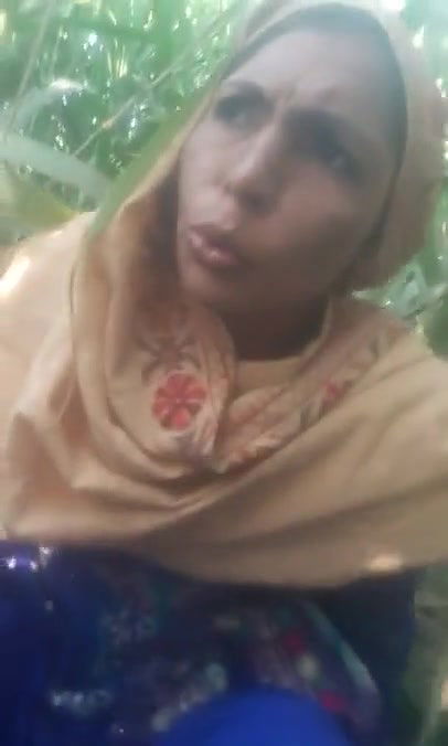 Dehati shaved pussy show outdoor sex MMS