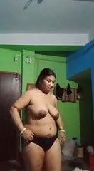 kamij kholke nangi video banayi