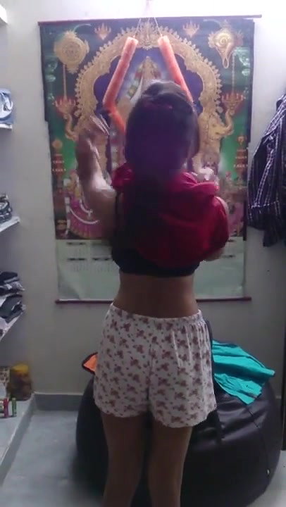 ladki ne chuche dikhayi