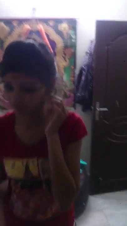 ladki ne chuche dikhayi
