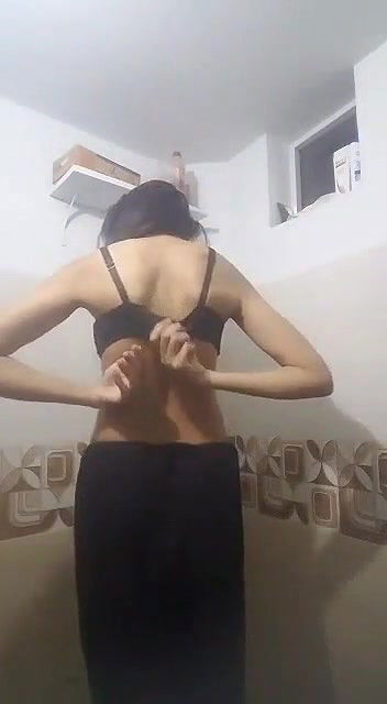 hot girl nude show in bathroom