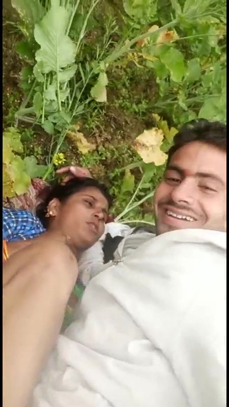 sarso ki khet mein chudai