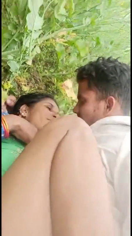 sarso ki khet mein chudai