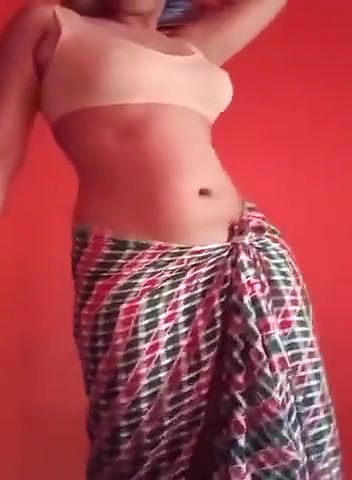 gane mein ladki ki nangi nach