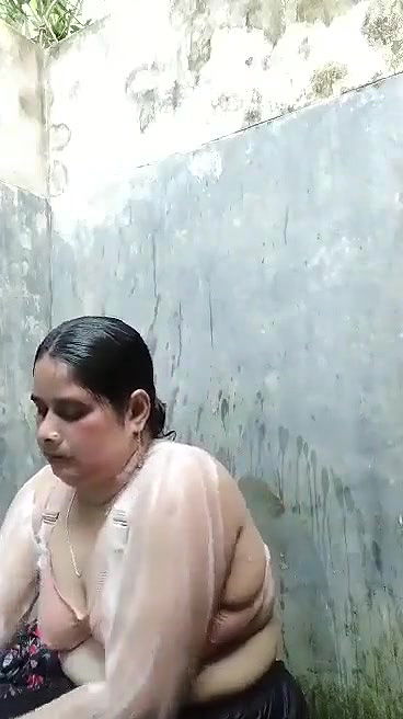 bbw desi bahbhi nude bath
