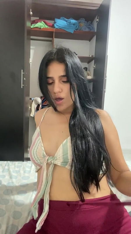 cute web cam girl nude show