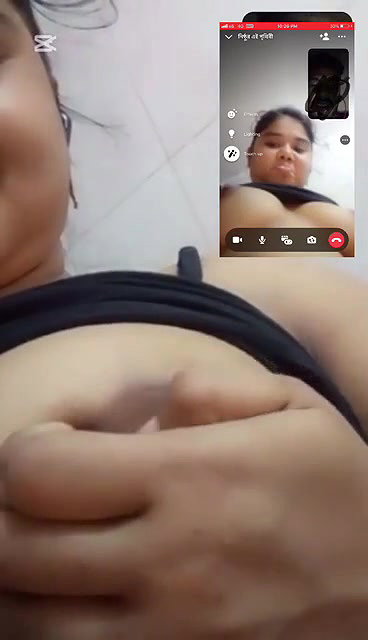 Chubby Girlfriend Showing