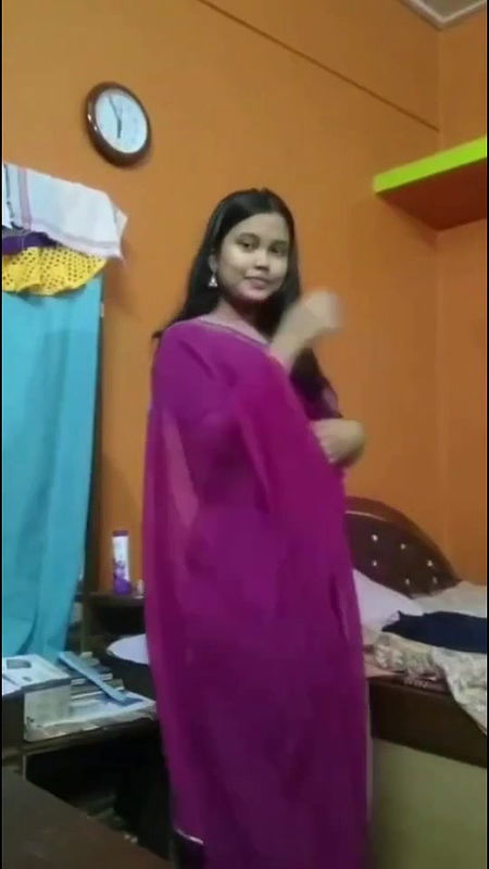 Desi Cute Shy Girl In Saree Showing Boobs By Removing Blouse