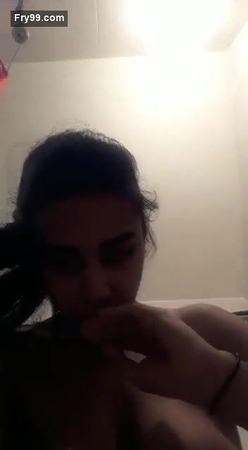 Desi cute girl fing her pussy
