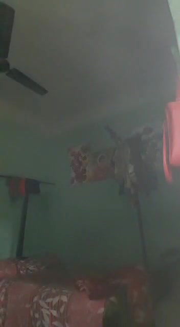 shalwar uthake asset dikhayi