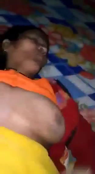 saree or blouse kholke chudai kri