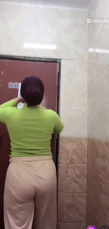 Malay Muslim slut nude exposes tits