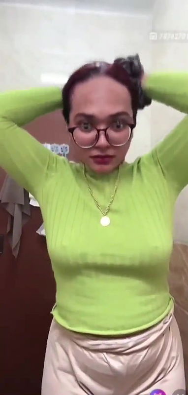 Malay Muslim slut nude exposes tits