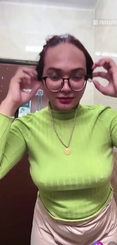 Malay Muslim slut nude exposes tits