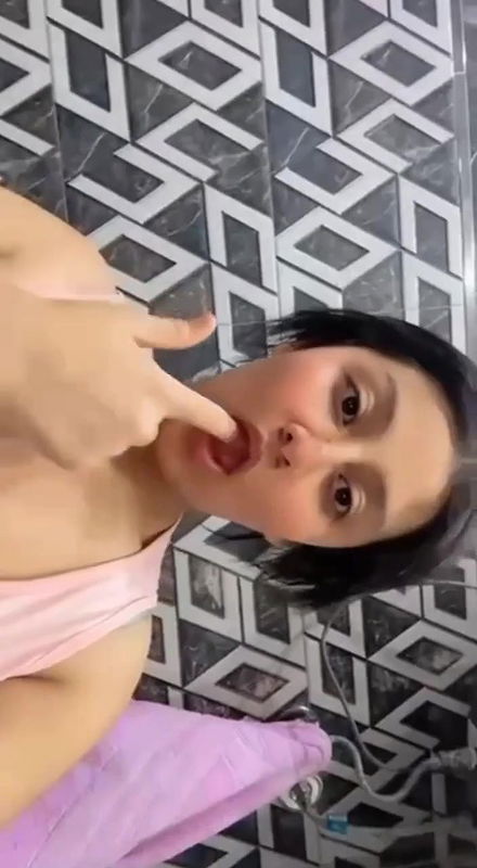 Sexy Girl Showing Pussy