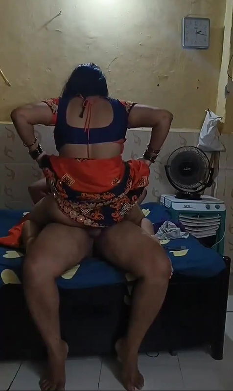 saree uthake lund ki sawari kri