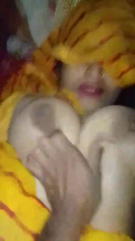 Desi Bhabhi Ko Nind Se Jaga Kar Unki Saree Utha Kar Maze Se Choda