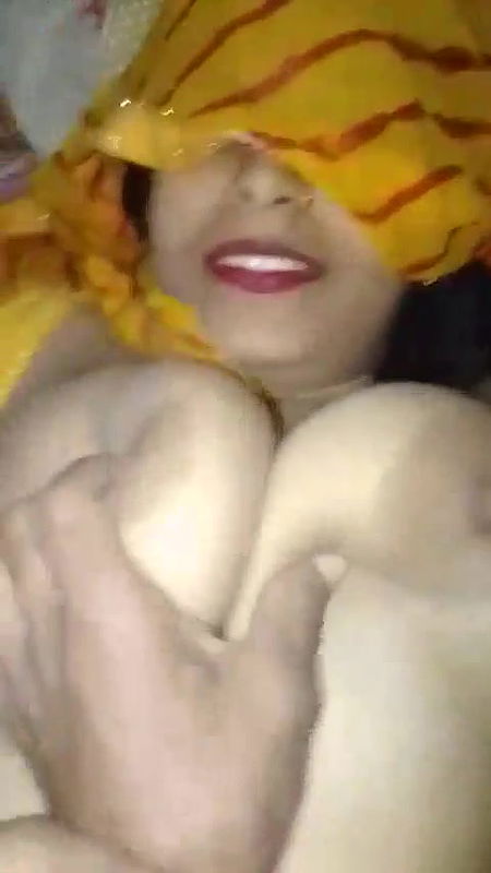 Desi Bhabhi Ko Nind Se Jaga Kar Unki Saree Utha Kar Maze Se Choda