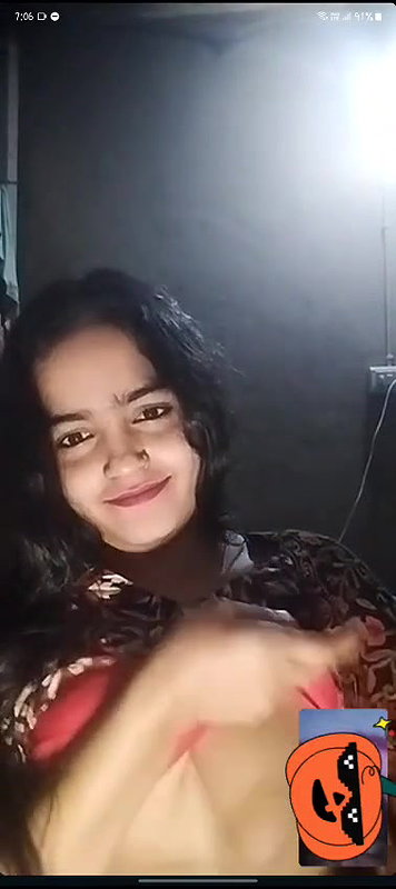 Beautiful Girlfriend Showing