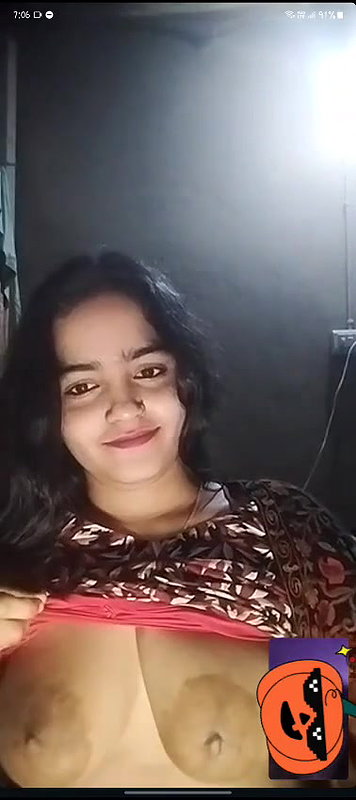 Beautiful Girlfriend Showing