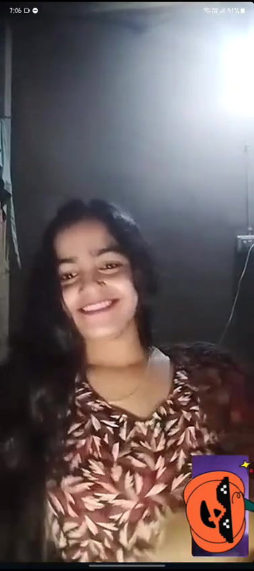 Beautiful Girlfriend Showing