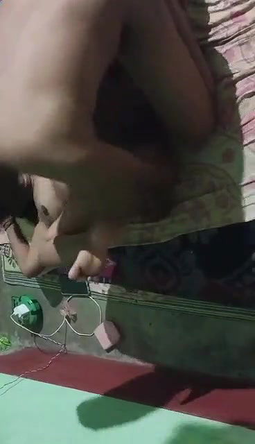 Dehati Bhabhi Ne Mazze Me Lund Chusa Aur Tange Utha Utha Kar Bur Ki Chudai Karwai