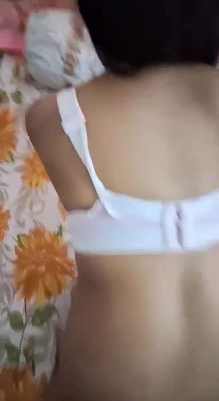 Desi Bhabhi Ko Bra Pahana Kar Ghodi Bana Kar Jabarjast Tarike Se Chudai Kiya