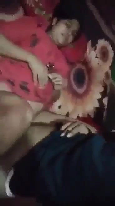 Desi Biwi Ki Friend Ko Bed Par Sula Kar Uski Tight Chut Ki Chudai Ki