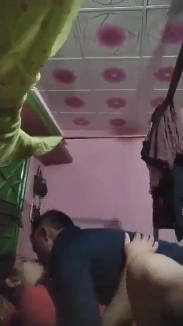 Desi Biwi Ki Friend Ko Bed Par Sula Kar Uski Tight Chut Ki Chudai Ki