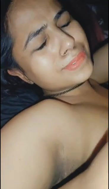 Desi Girl Ko Dost Ke Room Par Bula Kar Usko Baho Me Pakad Kar Maze Se Pela